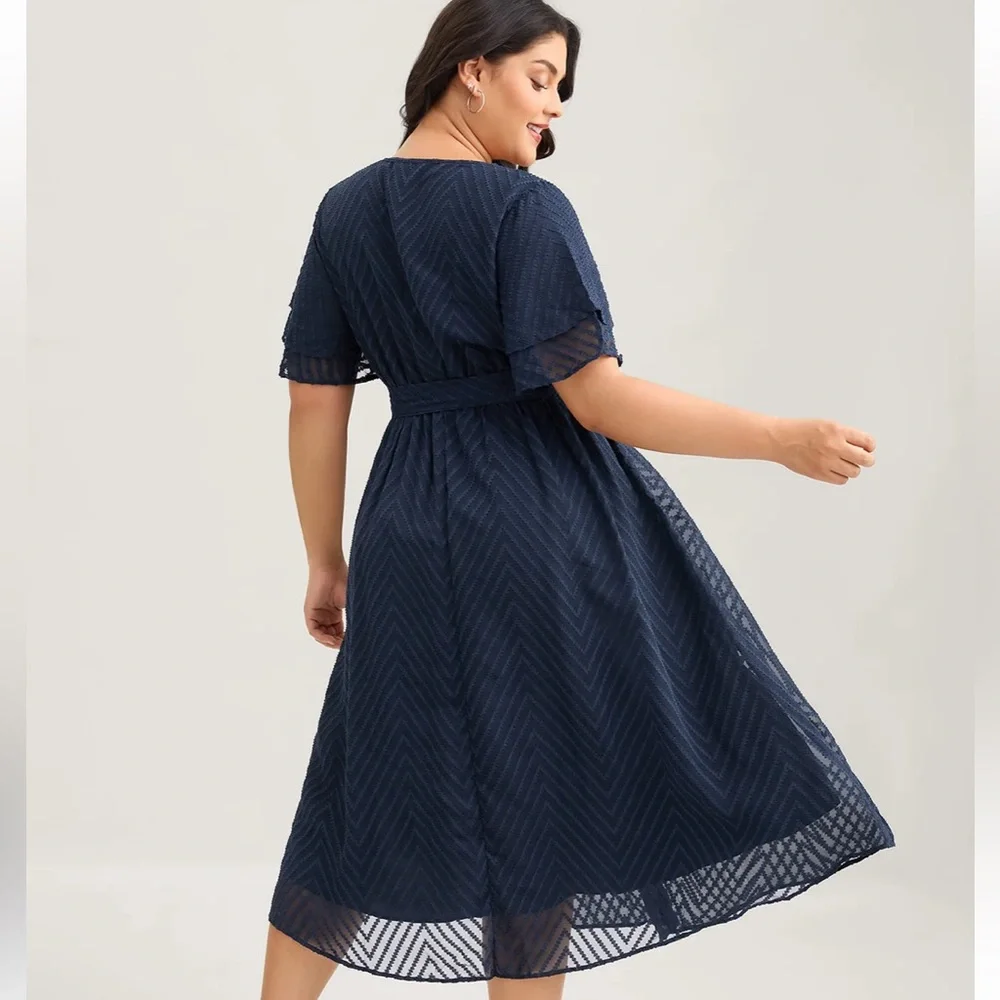 BLOOMCHIC Texture Tiered Ruffle Sleeve See Through Dress NWT 22-24 - Picture 4 of 7